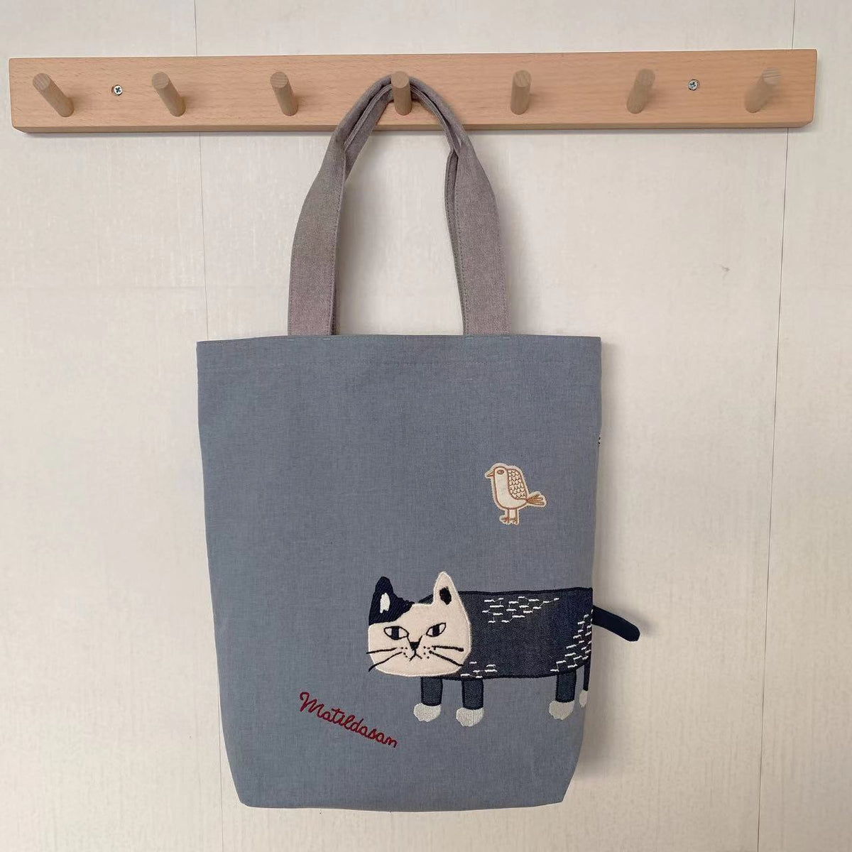 日本KUSUGURU刺繡爬貓肩背包手提包手提包補習包逛街購物通勤882|藍 色