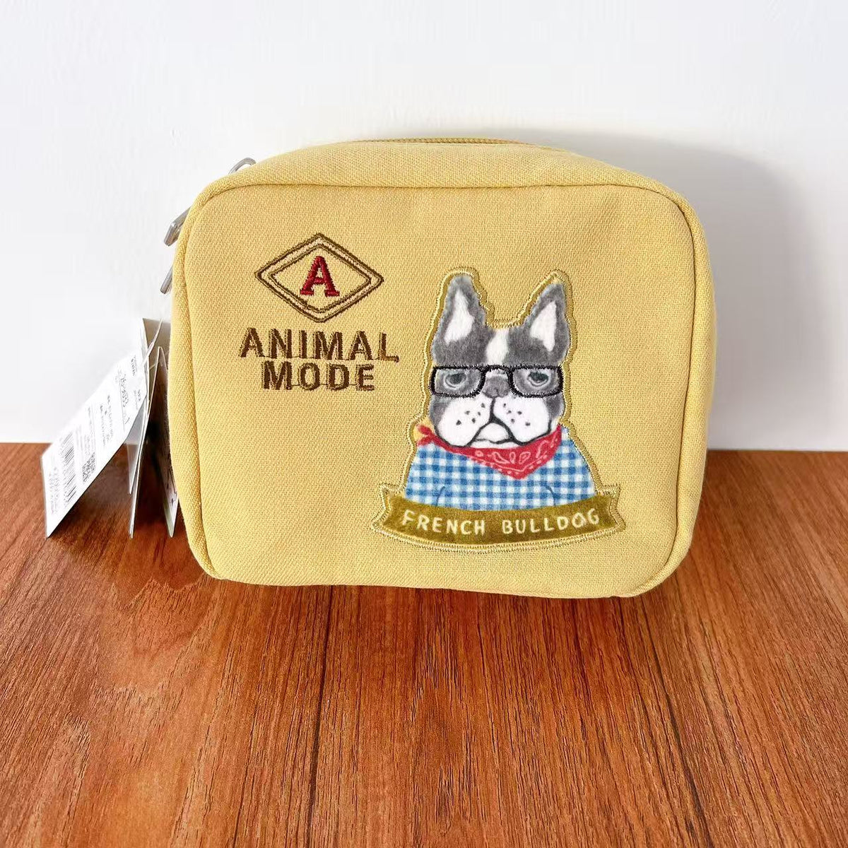 日本Kusuguru正品刺繡貓咪法鬥零錢包手拿包小物收納包化妝包502|保羅黃9033-1