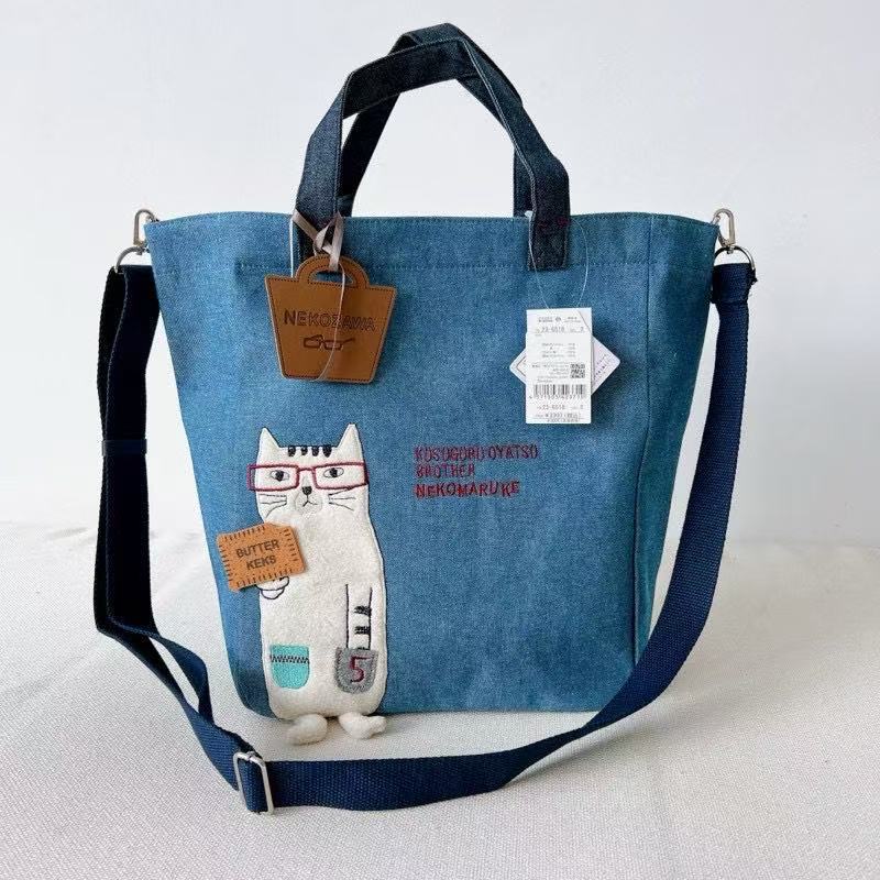日本Kusuguru正品刺繡眼鏡貓斜背包肩背包手提包手提包補習包960|眼鏡貓藍6518-3