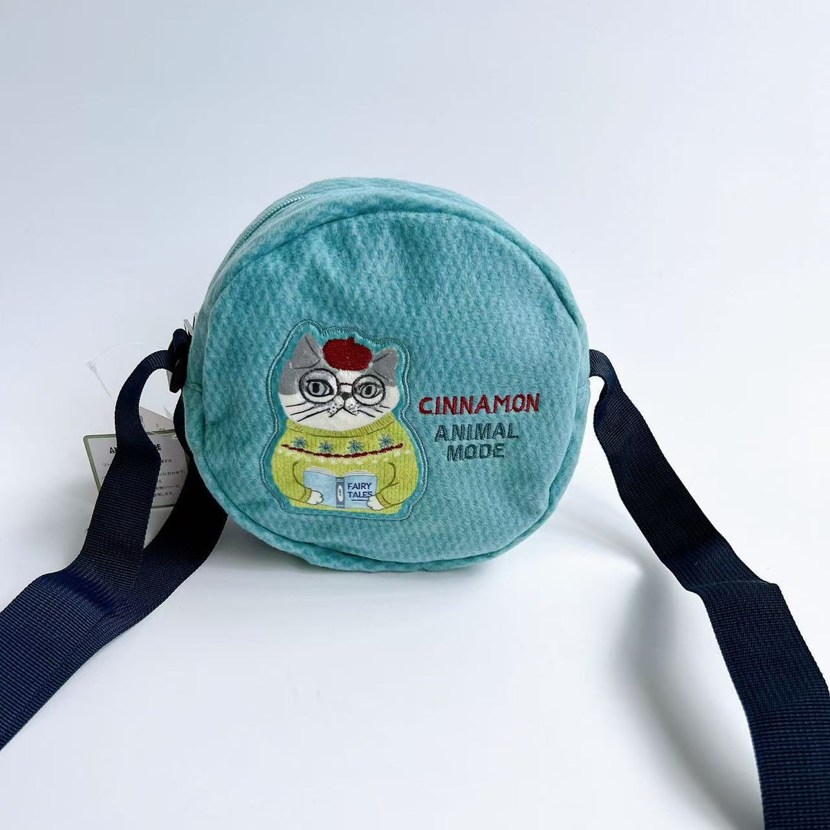 日本Kusuguru正品刺繡貓咪法鬥斜背包肩背包圓形手機包可愛417|露西黃8648-2