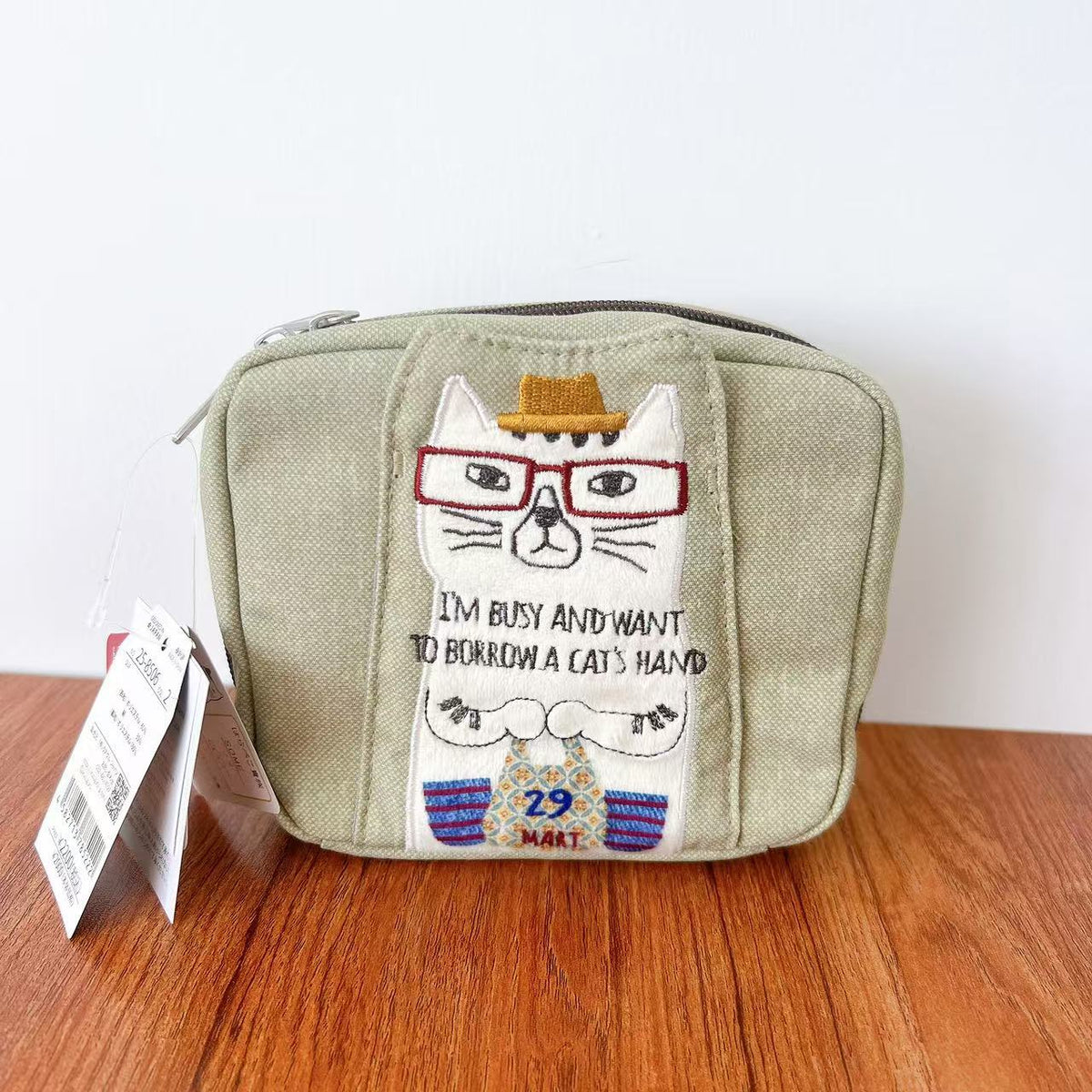 日本Kusuguru正品刺繡貓咪零錢包化妝包帆布手拿包小物收納包400|米黃8506-2
