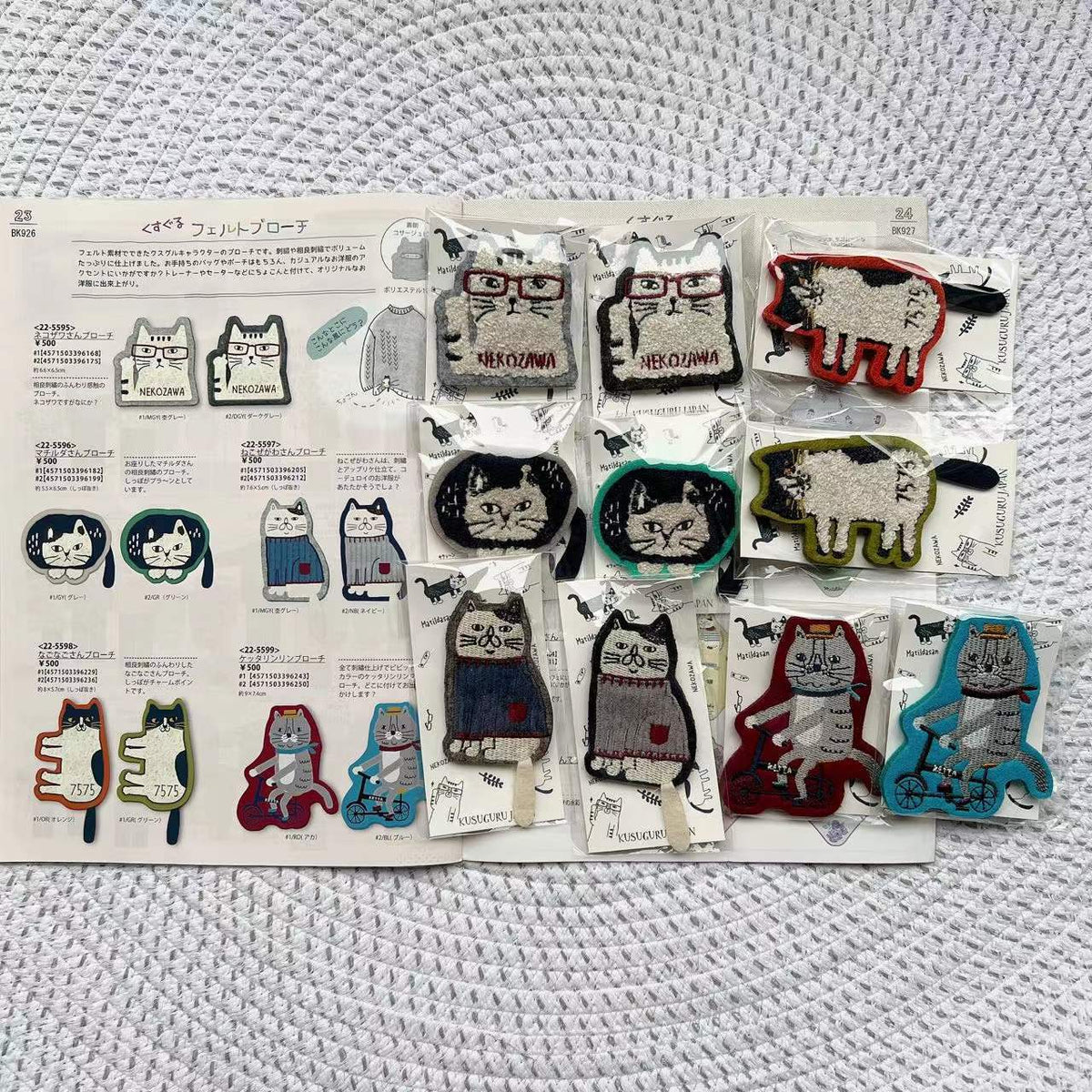 日本Kusuguru刺繡貓咪卡通刺繡胸針毛氈別針包包衣服掛飾吊飾926|騎單車貓紅5599-1 尺寸