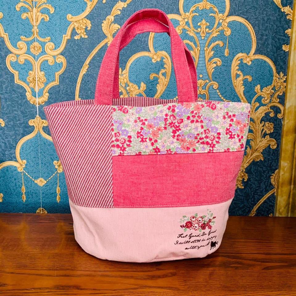 日本碎花拼接布藝刺繡貓咪手提包手提包逛街購物包清新可愛｜粉紅色