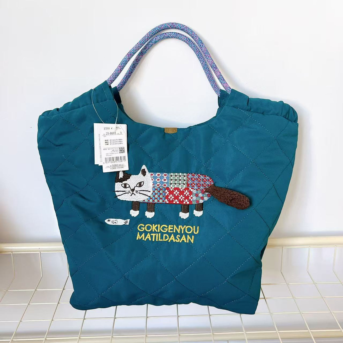 日本Kusuguru正品刺繡爬貓手提包絎縫夾棉手提包購物通勤單肩427｜爬貓孔雀藍8693-3