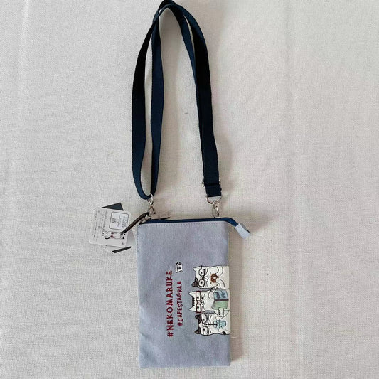 日本kusuguru刺繡眼鏡貓咪手機包斜背包肩背包布藝耳機傳輸線100｜灰色7007-1