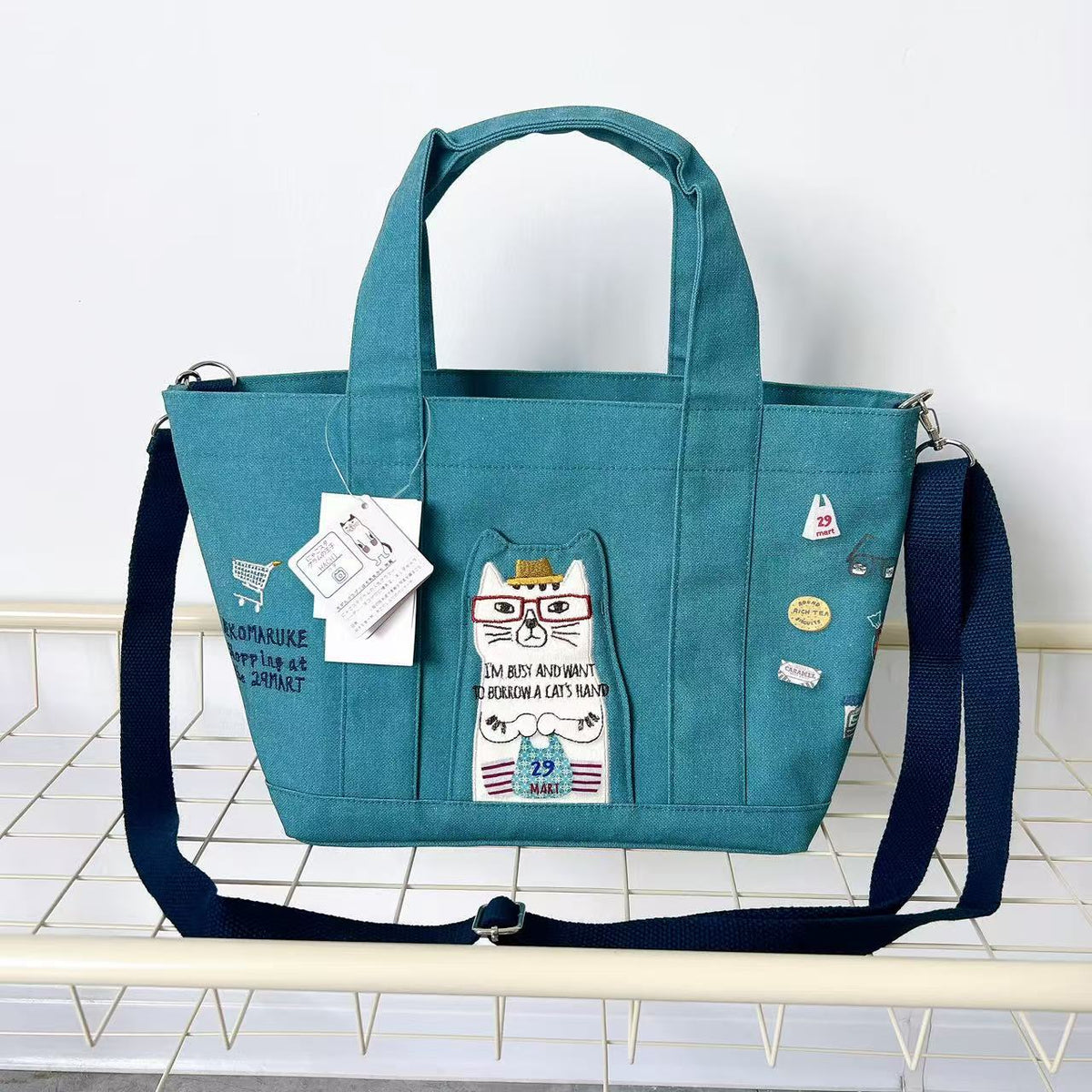 日本Kusuguru正品刺繡貓咪斜背包肩背包手提包托特包隔層覆膜400｜眼鏡貓藍綠8510-3