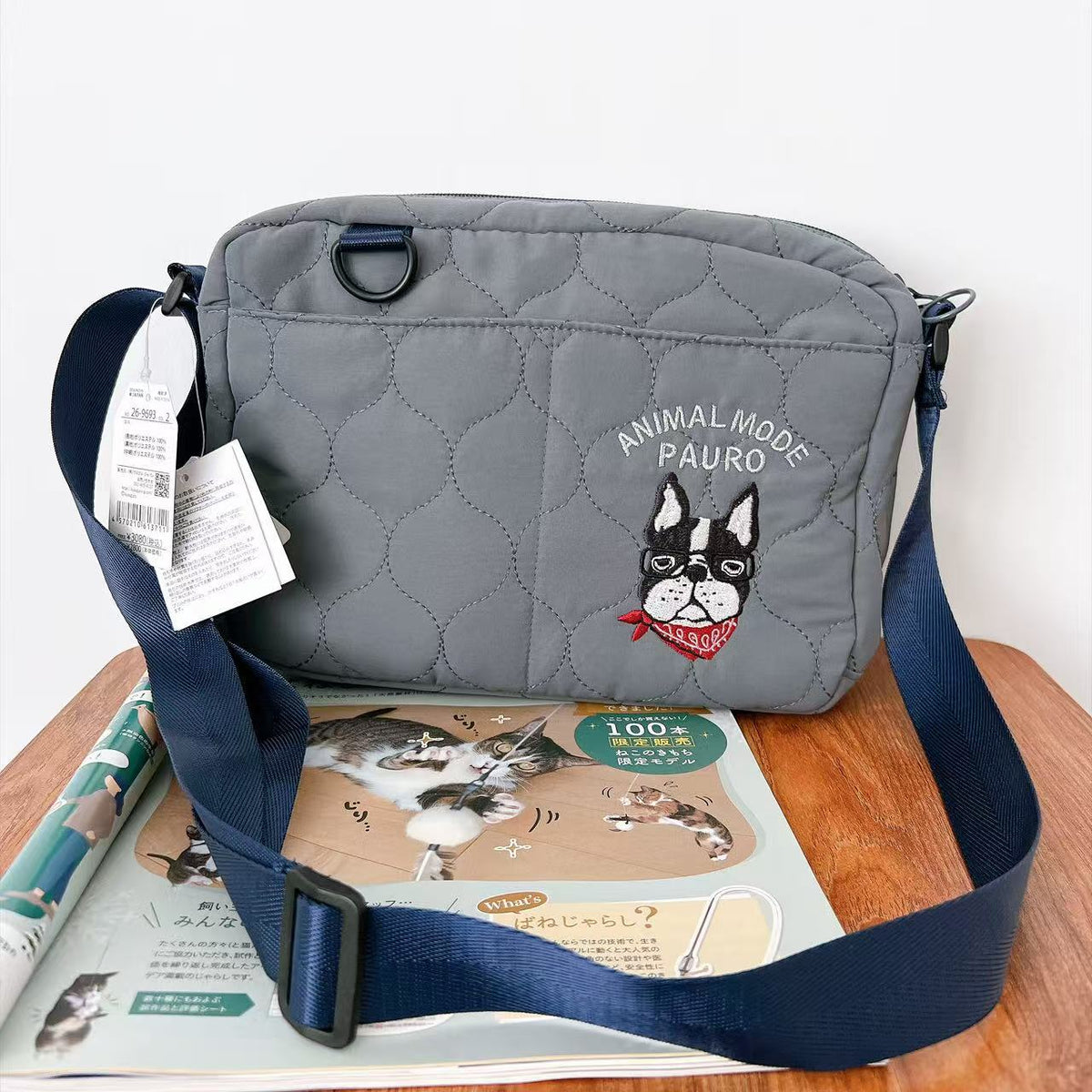 日本Kusuguru正品刺繡保羅法鬥絎縫斜背包肩背包手機包逛街623｜保羅深灰9693-2