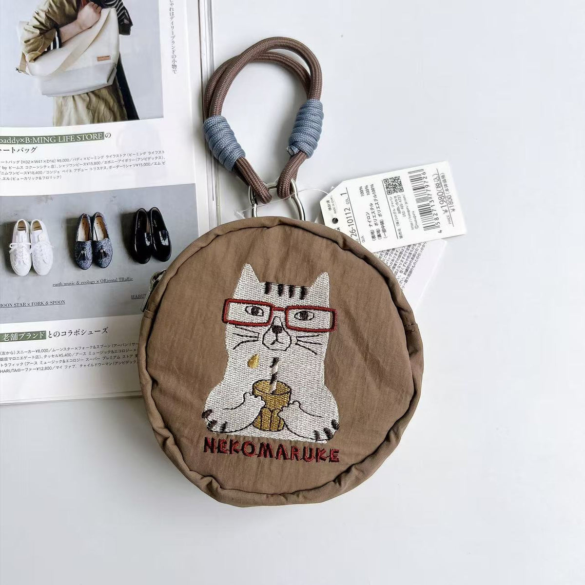日本Kusuguru正品重工刺繡貓咪法鬥蜜豆零錢包掛飾收納包布藝卡通｜眼鏡貓深卡其圓形10112-1