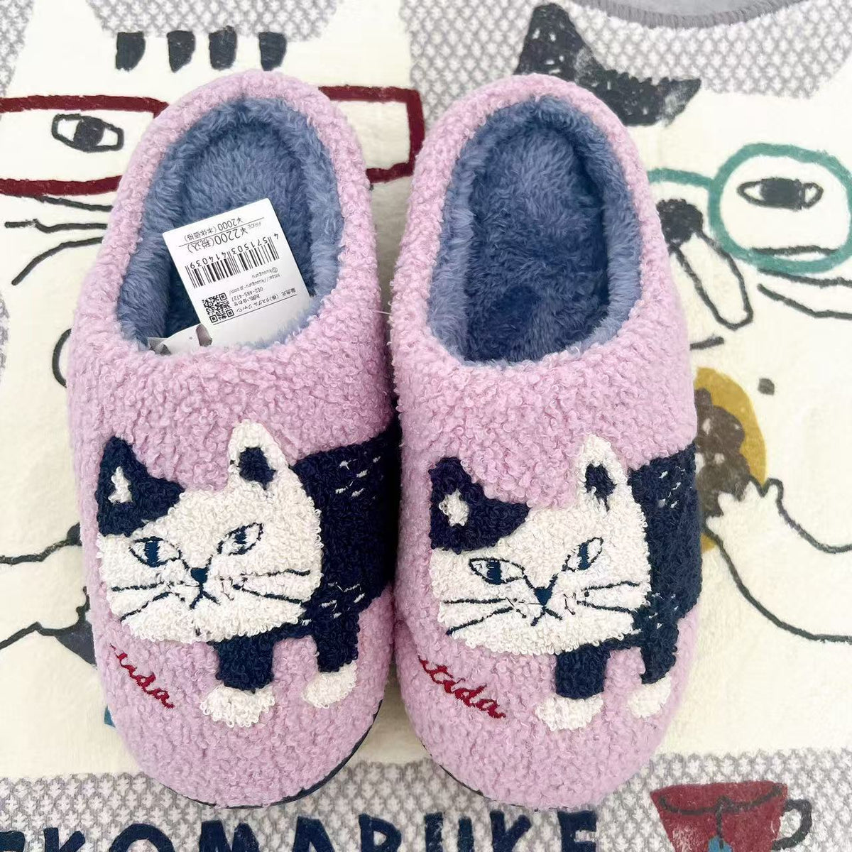 日本Kusuguru正品刺繡提花拖鞋羊絨顆粒地板拖防滑居家保暖鞋保暖421｜爬貓粉8696-1／單一尺寸