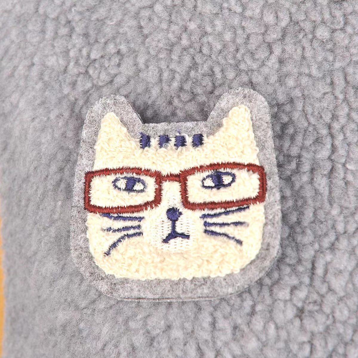 日本kusuguru刺繡眼鏡貓胸針電視劇同款可愛包包衣服裝飾｜灰色