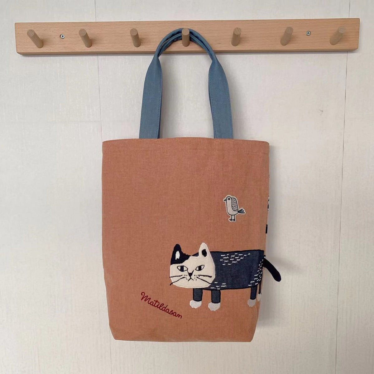 日本KUSUGURU刺繡爬貓肩背包手提包手提包補習包逛街購物通勤882｜橘色