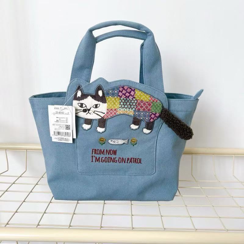 日本Kusuguru正品刺繡爬貓手提包手提包通勤包布藝飯盒包購物401｜爬貓藍色8542-2