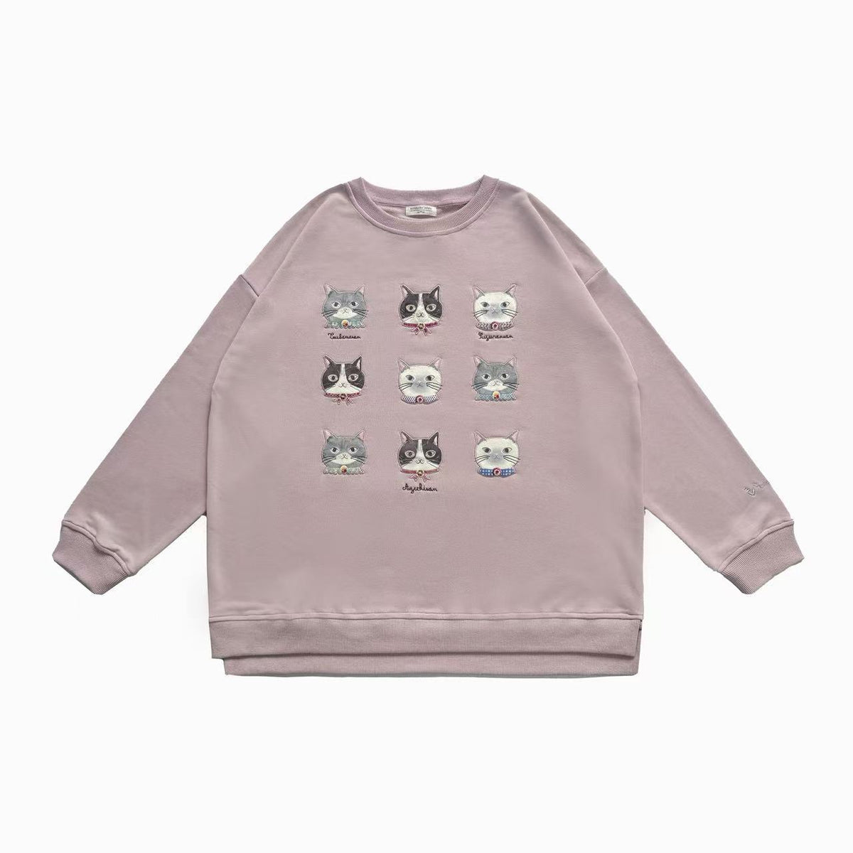 日本Kusuguru正品刺繡貓咪狗子大學T圓領休閒毛圈長袖寬鬆415432｜蜜豆粉色8635-2／單一尺寸