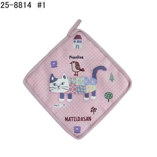 日本Kusuguru正品刺繡貓咪狗子隔熱墊防燙墊餐墊盤墊鍋墊掛式438｜爬貓粉色8814-1