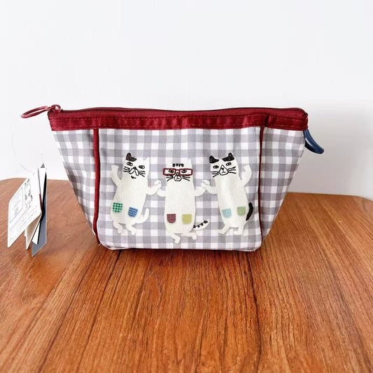 日本kKusuguru正品刺繡眼鏡貓格子零錢包手拿包小物收納包布藝500｜淺灰格子9005-1