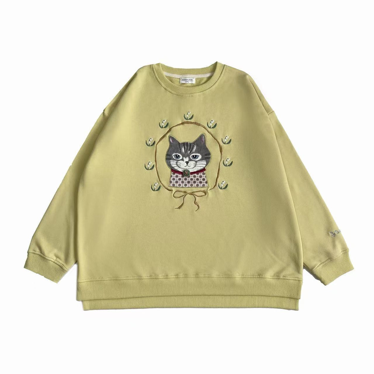 日本Kusuguru正品刺繡貓咪狗子大學T圓領休閒毛圈長袖寬鬆415432｜蜜豆粽子黃色8636-1／單一尺寸