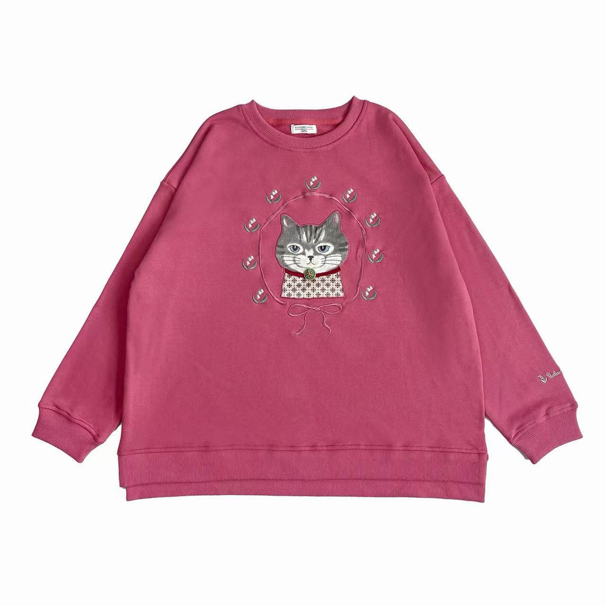 日本Kusuguru正品刺繡貓咪狗子大學T圓領休閒毛圈長袖寬鬆415432｜蜜豆粽子玫粉色8636-2／單一尺寸