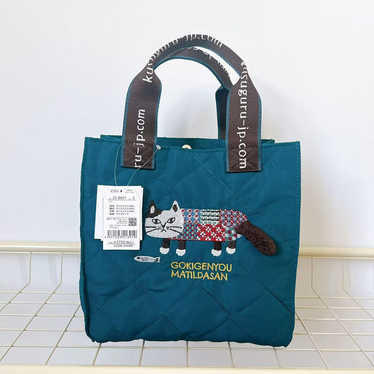 日本Kusuguru正品刺繡爬貓手提包絎縫手提包飯盒包逛街購物包427｜爬貓孔雀藍8691-3