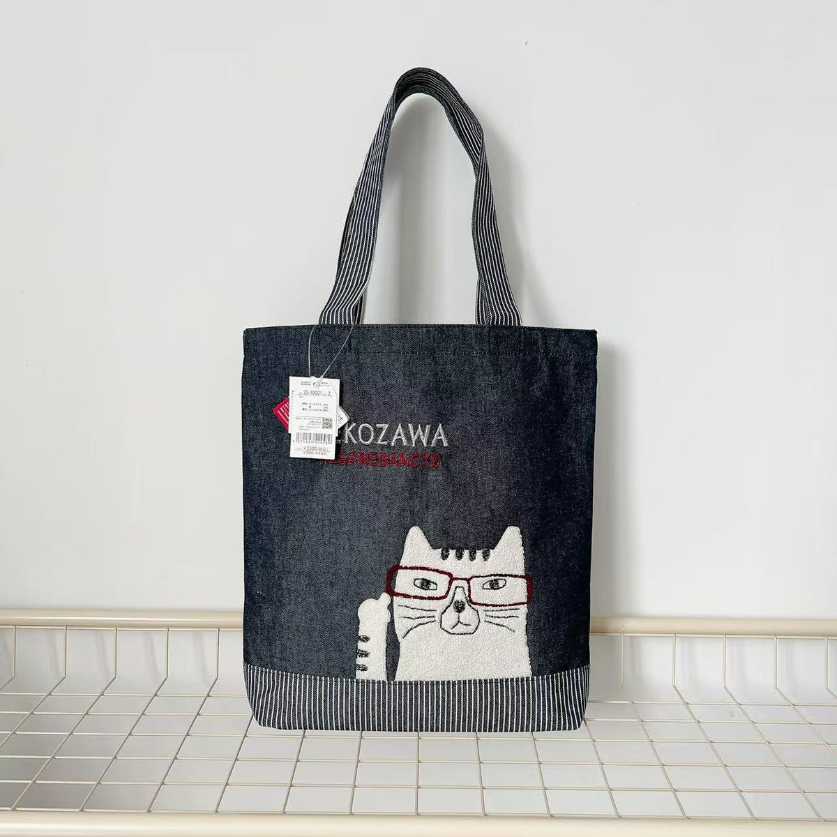 日本Kusuguru正品刺繡貓咪法鬥肩背包手提包牛仔通勤包補習包435｜眼鏡貓神牛仔藍10021-2