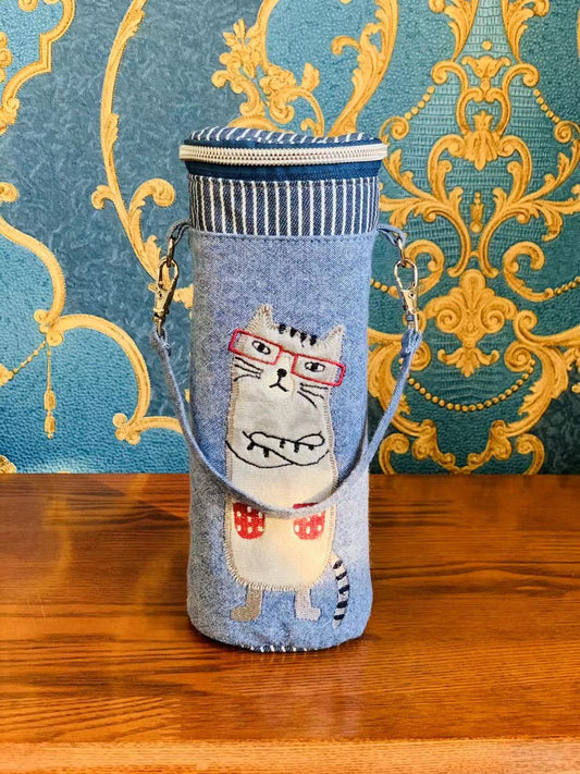 日本新款刺繡貓咪水壺包水壺袋保溫鋁箔包手提水杯套｜藍色／500 ml-1000 ml