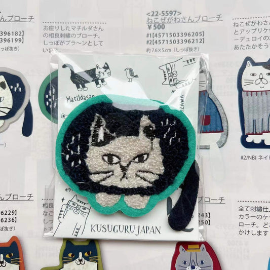 日本Kusuguru刺繡貓咪卡通刺繡胸針毛氈別針包包衣服掛飾吊飾926｜爬貓藍5596-2