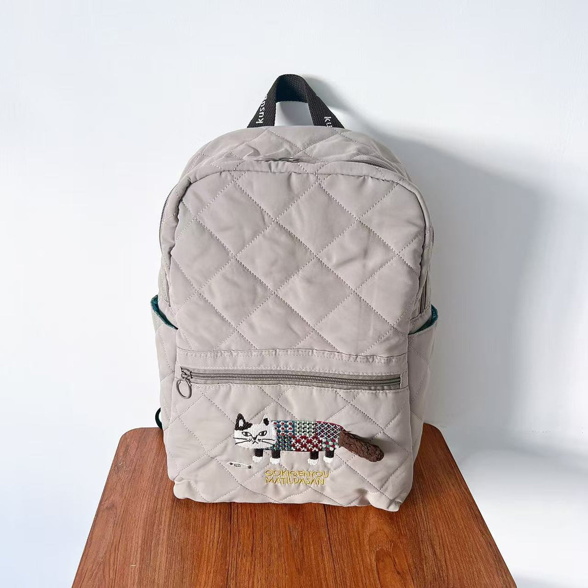日本Kusuguru正品刺繡爬貓後背包絎縫旅行背包補習包媽咪包427｜爬貓米色8694-1