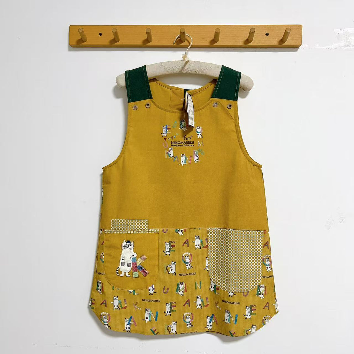 日本Kusuguru正品刺繡貓咪圍裙家務防油防污布藝花藝烘焙卡通600｜眼鏡貓芥黃9602-1