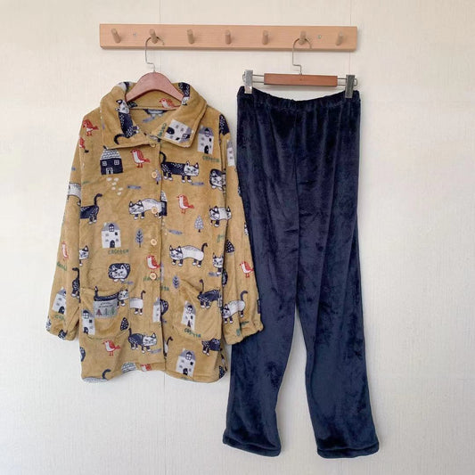 日本新款法蘭絨居家服套裝男女睡衣情侶保暖高領動漫碎花貓咪｜爬貓黃色／單一尺寸