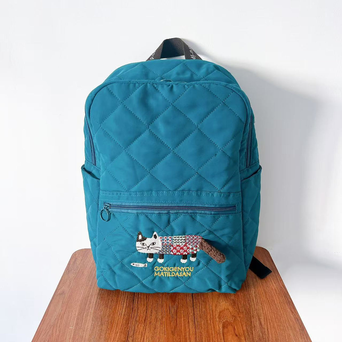 日本Kusuguru正品刺繡爬貓後背包絎縫旅行背包補習包媽咪包427｜爬貓孔雀藍8694-3