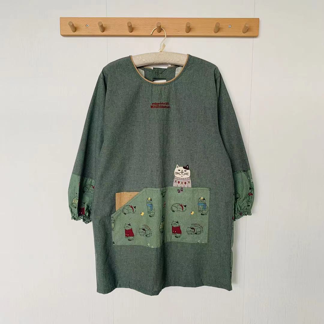 日本新款刺繡胖貓居家圍裙防油防污防汙罩衫反穿烘焙花藝長袖862｜綠色3043-2