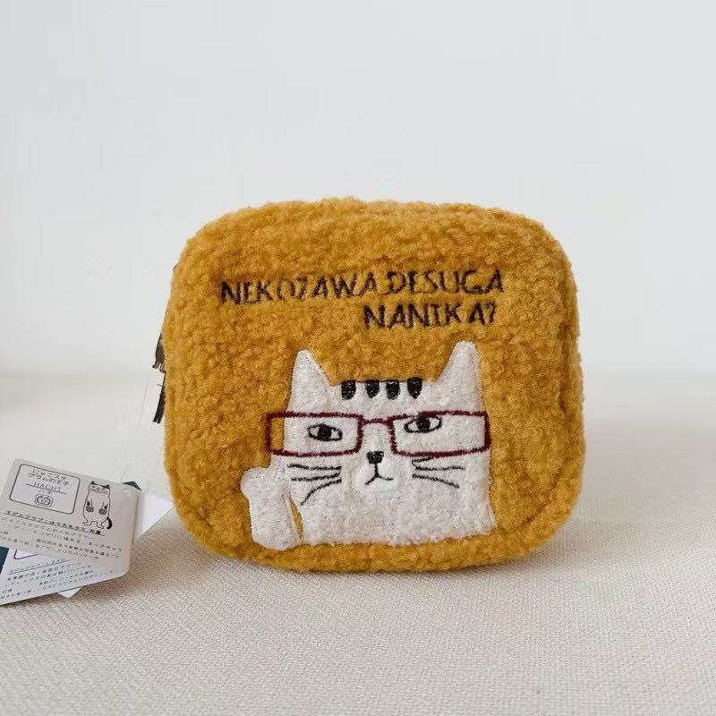 日本Kusuguru正品刺繡眼鏡貓仿羊羔毛零錢包手拿包小物收納974｜眼鏡貓黃色6731-1