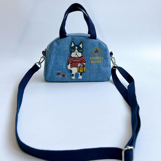 日本Kusuguru正品刺繡貓咪法鬥斜背包肩背包手提包手提包手機包｜保羅藍色9412-2