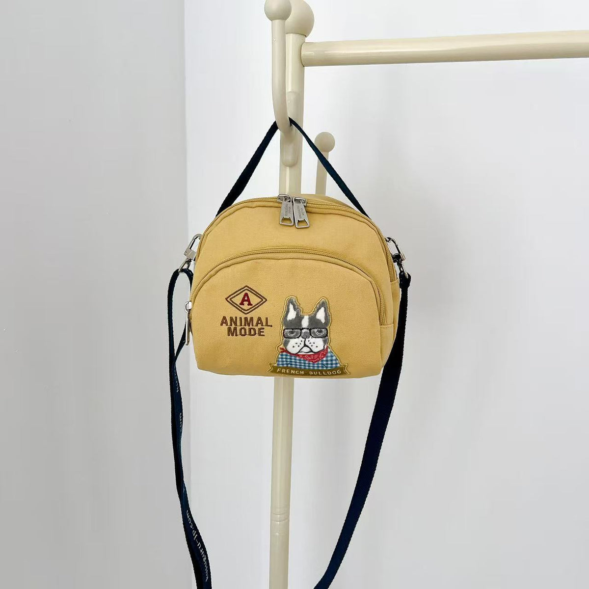 日本Kusuguru正品刺繡貓咪法鬥小型斜背包肩背包手提包手提包502｜保羅黃9403-1