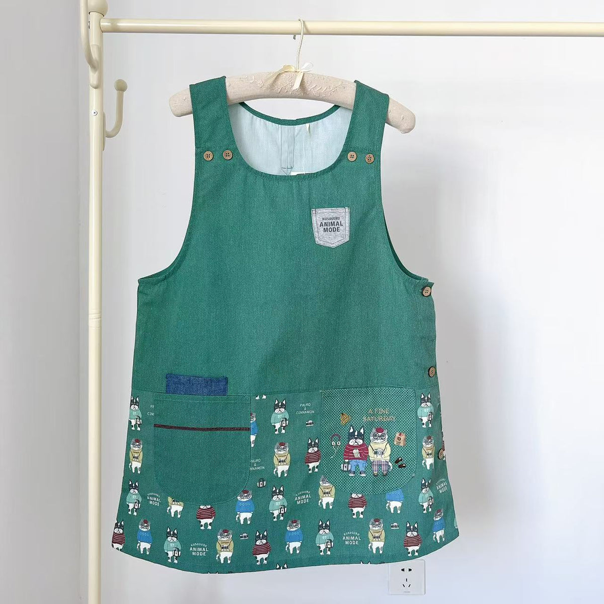 日本Kusuguru正品刺繡貓咪法鬥圍裙家務防油防污花藝烘焙卡通402｜露西and保羅綠色8516-2