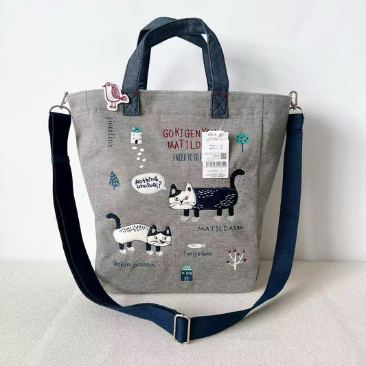 日本Kusuguru正品刺繡爬貓斜背包肩背包手提包手提包補習通勤969｜爬貓灰6632-1