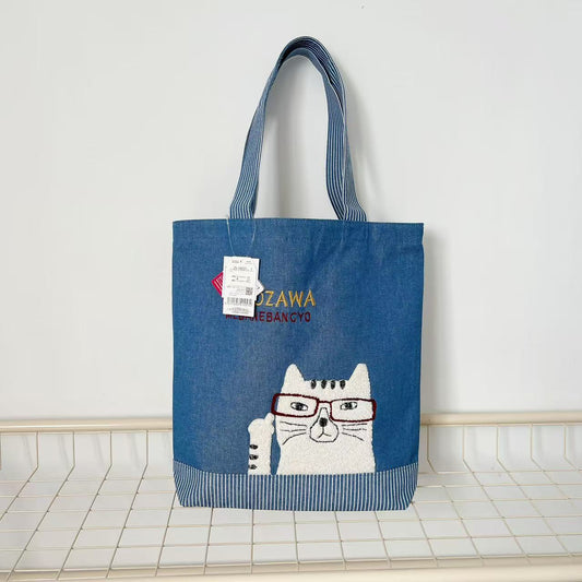 日本Kusuguru正品刺繡貓咪法鬥肩背包手提包牛仔通勤包補習包435｜眼鏡貓淺牛仔藍10021-1