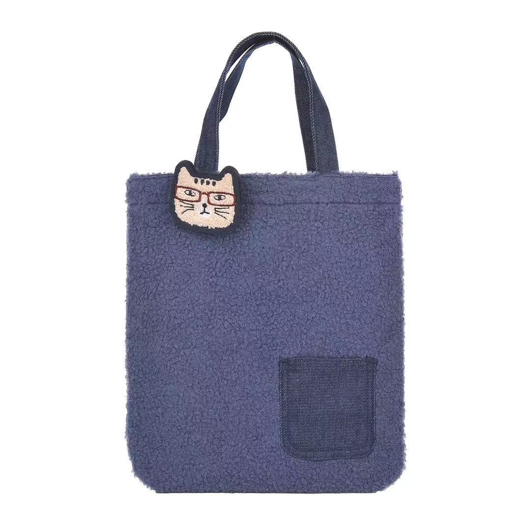日本刺繡貓咪別針手提包仿羊羔毛起毛格子拼接ipad包補習包866｜藍灰拼接