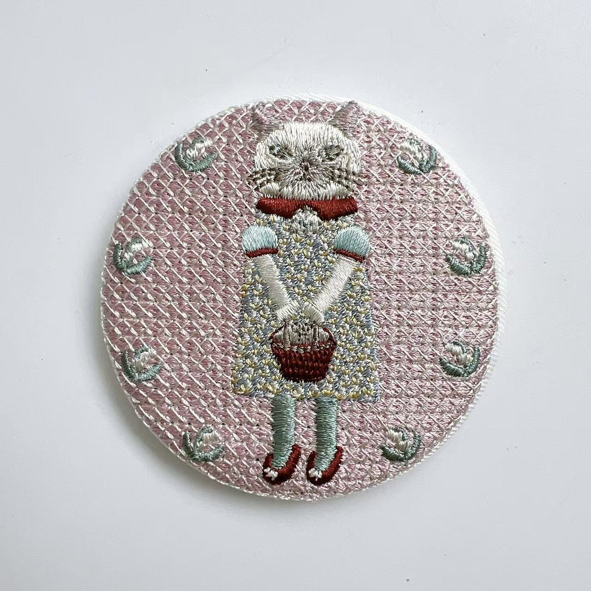 日本Kusuguru重工刺繡貓咪法鬥冰箱貼圓形磁吸冰箱裝飾可愛卡通｜蜜豆裙子貓9481
