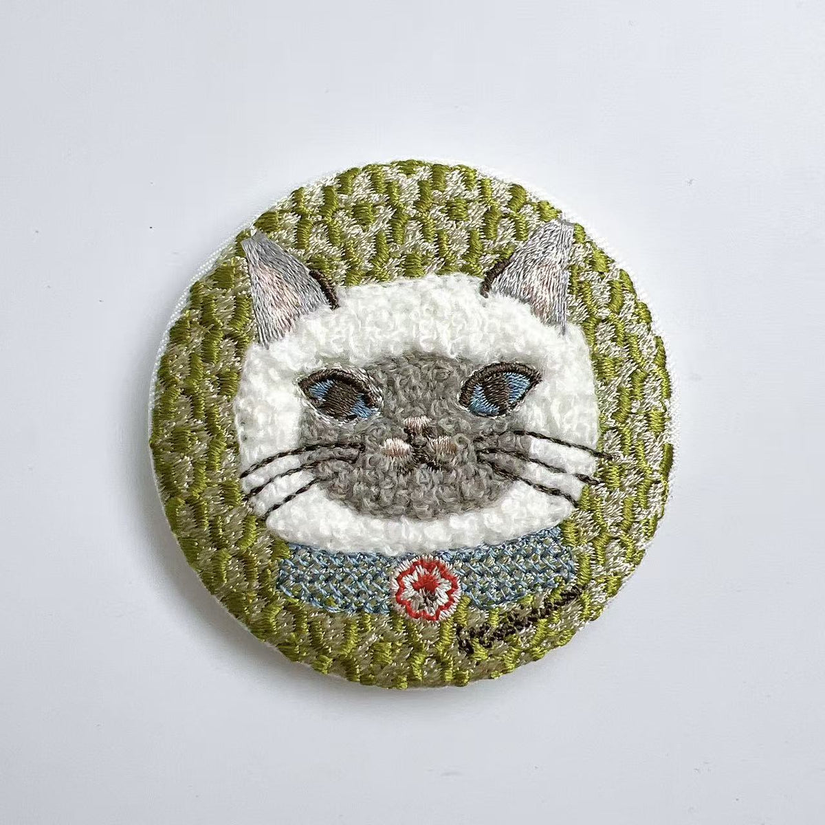 日本Kusuguru重工刺繡貓咪法鬥冰箱貼圓形磁吸冰箱裝飾可愛卡通｜蜜豆大臉貓9480