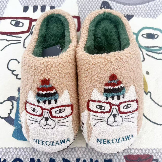 日本Kusuguru正品刺繡提花拖鞋羊絨顆粒地板拖防滑居家保暖鞋保暖421｜眼鏡貓米8695-1／單一尺寸