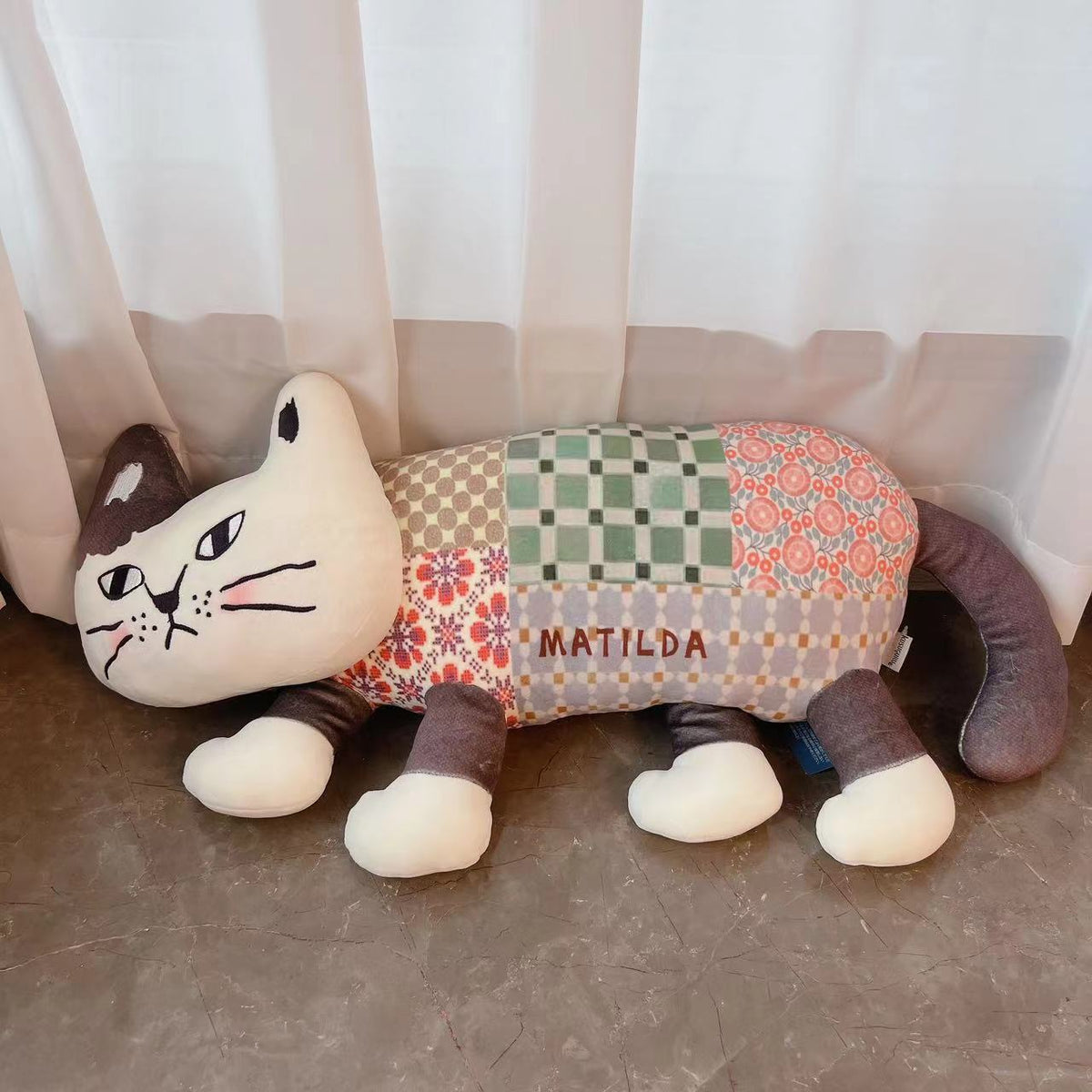 日本kusuguru刺繡貓咪公仔玩偶抱枕腰枕刺繡超柔大型擺飾可愛924｜爬貓彩米5723-2