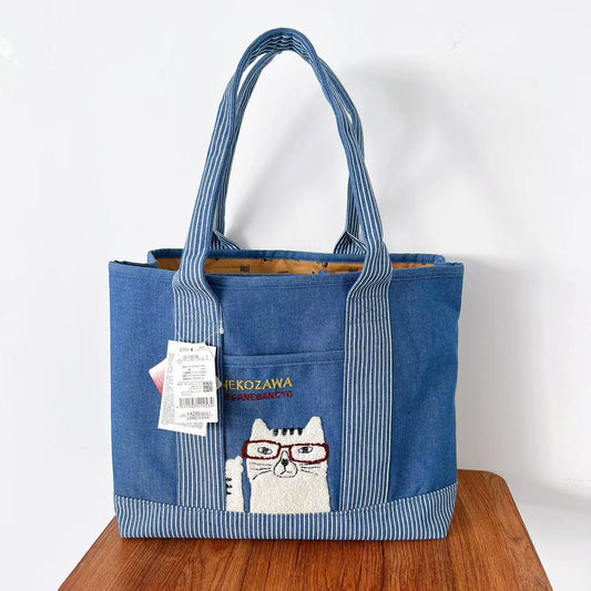 日本Kusuguru正品刺繡貓咪法鬥手提包手提包托特包牛仔隔層大435｜眼鏡貓淺牛仔藍10019 L-1