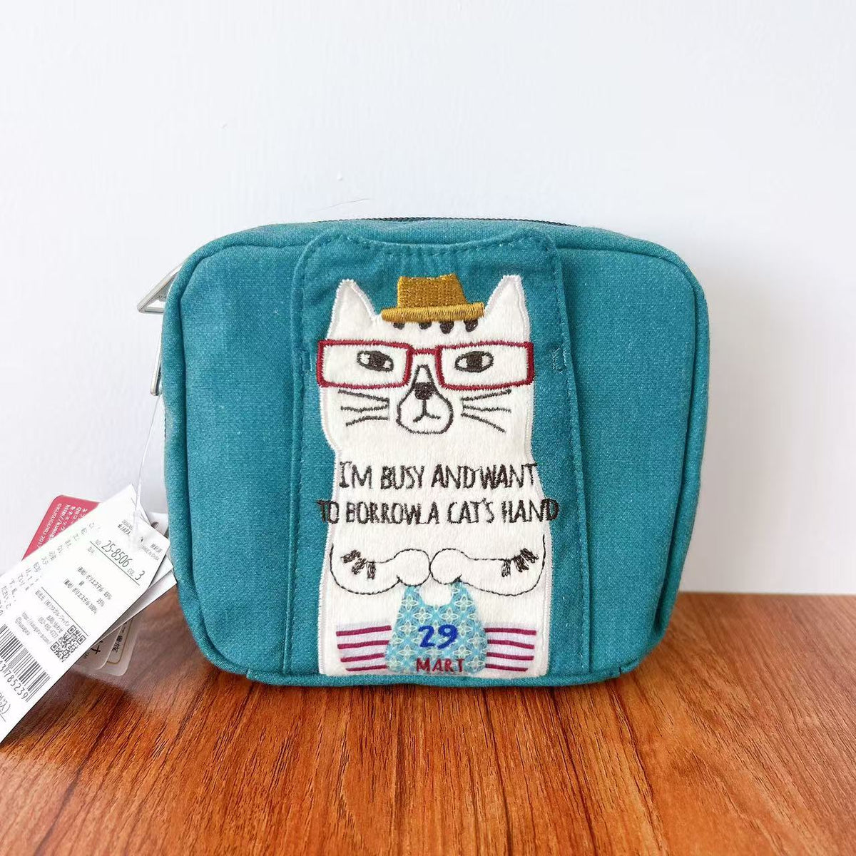 日本Kusuguru正品刺繡貓咪零錢包化妝包帆布手拿包小物收納包400｜藍綠8506-3