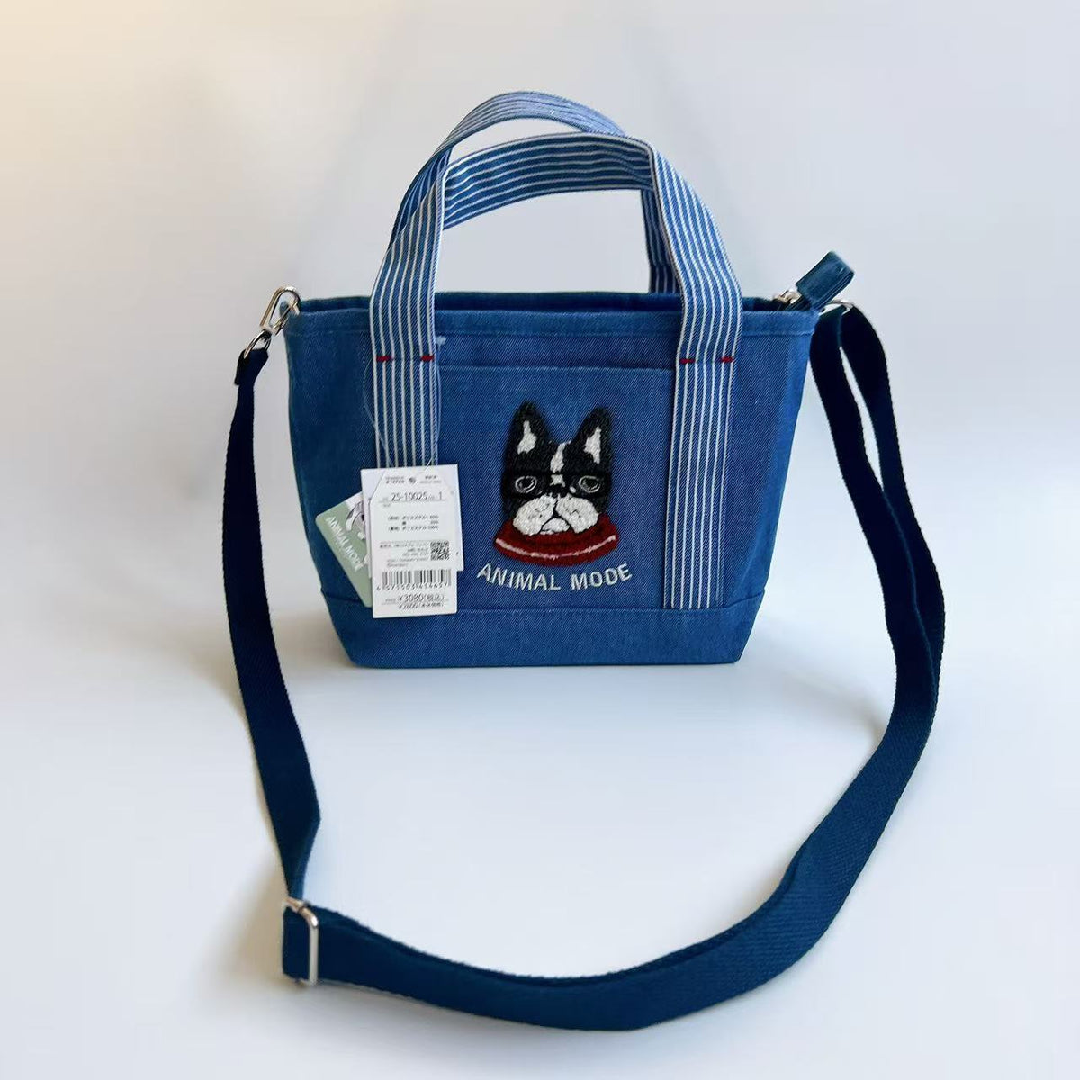 日本Kusuguru正品刺繡貓咪法鬥肩背包斜背包手提包手提包通勤436｜法鬥保羅淺牛仔藍10025-1