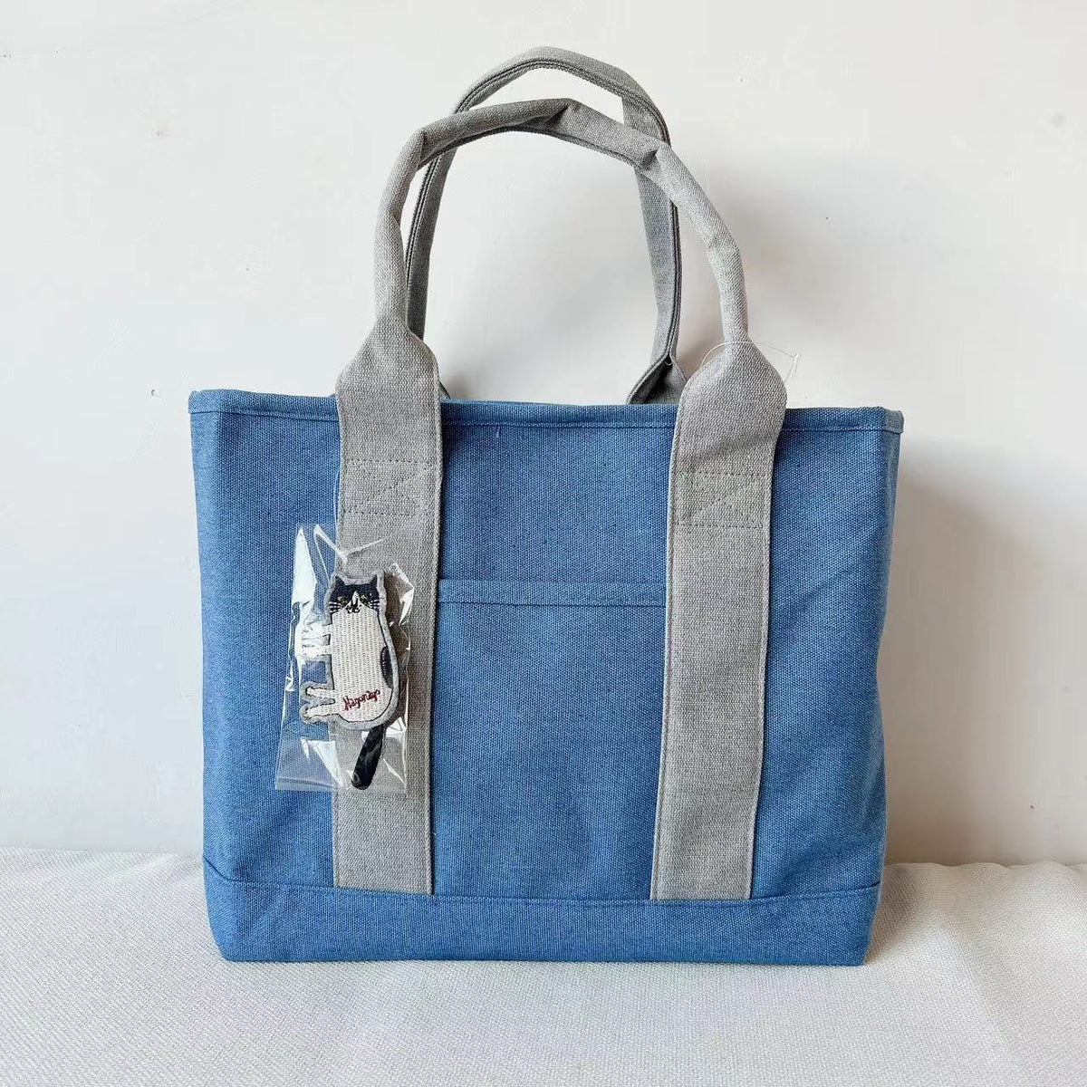 日本kusuguru帆布刺繡貓咪胸針托特包大型手提包手提包媽咪包944｜淺藍色6137-2