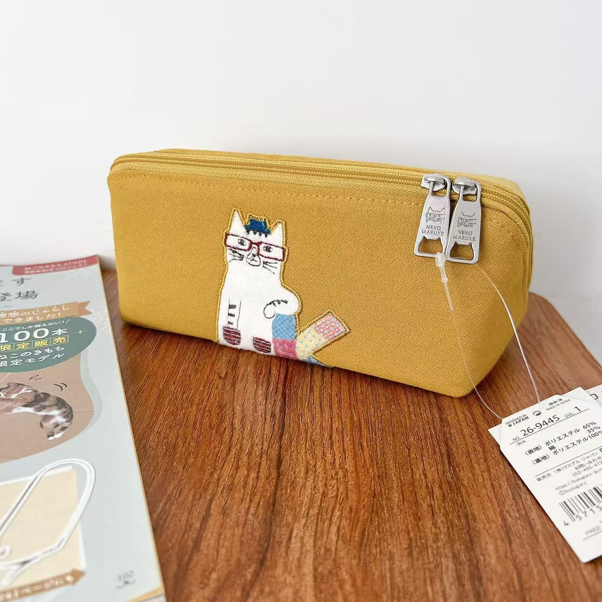 日本Kusuguru正品刺繡眼鏡貓筆袋眼鏡包化妝包零錢包小物收納600｜眼鏡貓芥黃9445-1