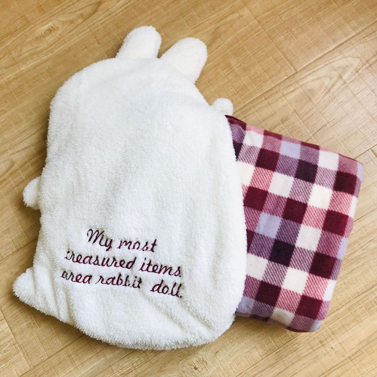 出口日本抱枕套裝卡通兔子刺繡兩用抱枕毯子套膝蓋毯｜白兔粉格毯子／中型