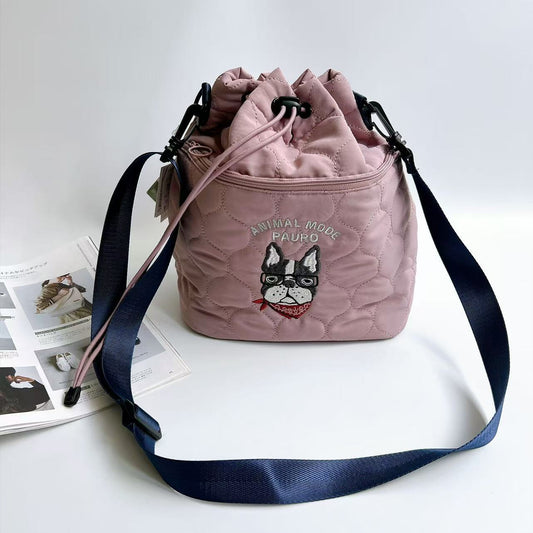 日本Kusuguru正品刺繡法鬥犬肩背包斜背包絎縫抽繩包水桶包623｜保羅粉色9694-1