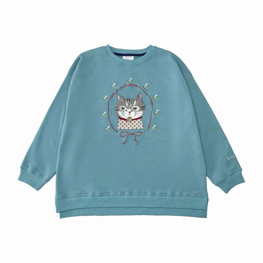 日本Kusuguru正品刺繡貓咪狗子大學T圓領休閒毛圈長袖寬鬆415432｜蜜豆粽子孔雀綠8636-3／單一尺寸